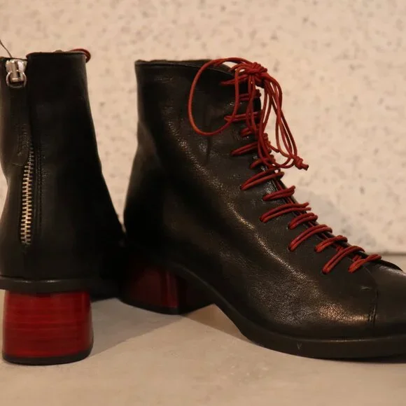 Authentic Italian leather booties with red accent - Picture 3 of 3
